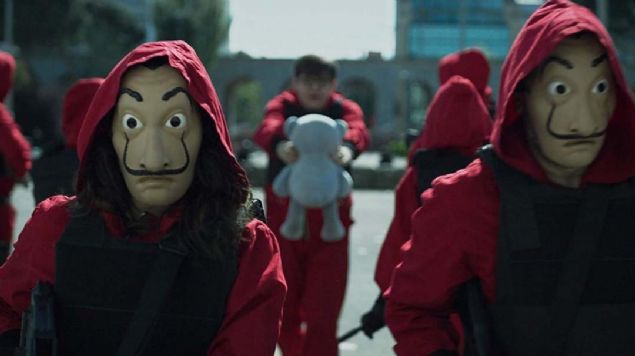 La Casa de Papel'in merakla beklenen 3. sezonu geçtiğimiz cuma günü seyirci karşısına çıktı. <br><br> (Fotoğraflar diziyi henüz izlemeyenler için spoiler içerir)