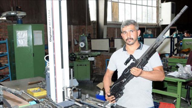 Makina ve Kimya Endüstrisi Kurumu Silah Fabrikası'nda tamamen yerli imkanlarla üretilecek PMT-76 platform makineli tüfeğin tasarım ve prototip çalışmaları tamamlandı.