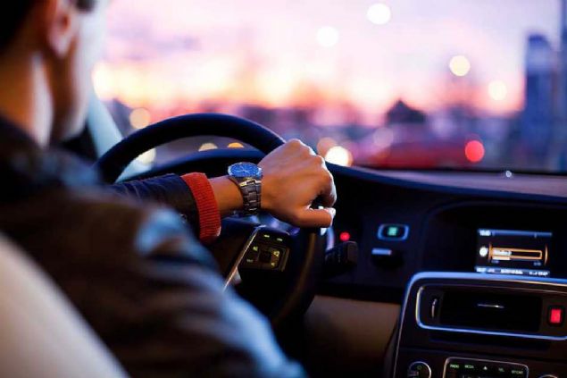 TM Dijital Haber Merkezi / Hasan Aytekin <br><br> Pazarda tehdit ne kadar büyükse, fırsatlar hep daha büyüğünü saklı tutar. Sıfır km otomobillerin satışlarının dip yaptığı günlerde, ikinci el pazarı altın dönemini yaşıyor. <br><br> Düşük modelli ikinci el fırsatların hızlıca yeni fiyatlara adapte olması sonrasında artık 8 yaşına gelmiş ikinci el otomobiller de pazarda büyük ilgi görmeye başladı. İşte ikinci el pazarının altın döneminde bu otomobillerden fırsat yakalamak için bazı püf noktalarını sizin için derledik.