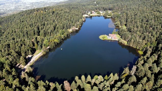 Doğal güzellikleriyle ünlü Gölcük Tabiat Parkı'nı 9 ayda 422 bin 883 yerli ve yabancı turist ziyaret etti (AA)