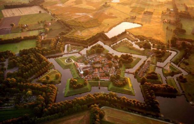 İHA'ların objektifinden nefes keseci manzaralar... <br><br> Fort Bourtange, Hollanda