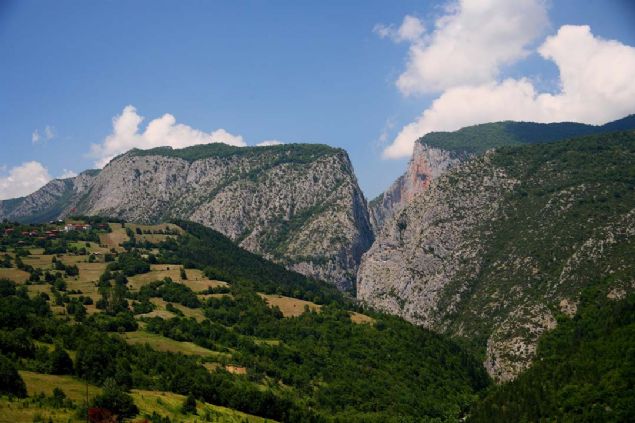 Kastamonu'nun Pınarbaşı ilçesinde bulunan Valla ve Horma kanyonları ziyaretçilerden ilgi görüyor.