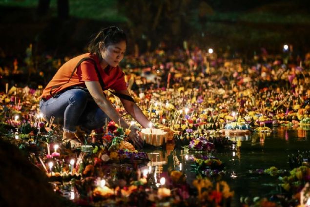 Tayland'ın başkenti Bangkok'ta 'ışık festivali' Loy Krathong kutlandı.