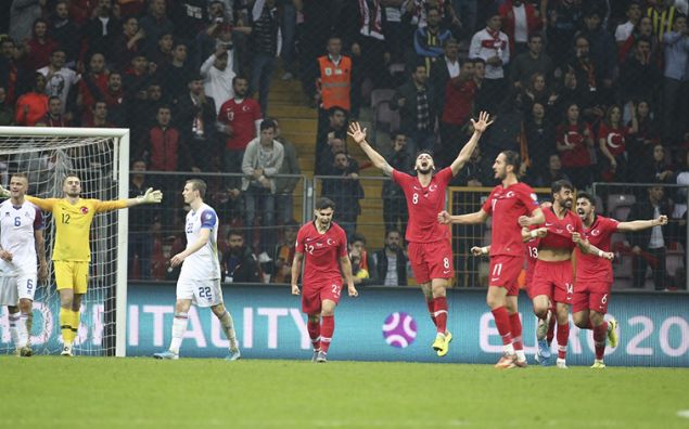 2020 Avrupa Futbol Şampiyonası (EURO 2020) Elemeleri'nde H Grubu 9. maçında sahasında İzlanda ile golsüz berabere kalarak EURO 2020'ye katılma hakkını elde eden ay-yıldızlı ekip, büyük coşku yaşadı. İşte o sevinçten unutulmayacak kareler...