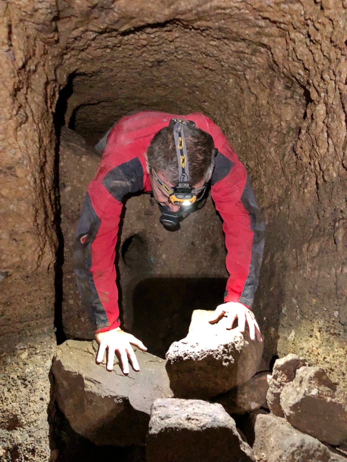 KAYSERİ'nin Melikgazi ilçesi Büyükbürüngüz Mahallesi'nde 1300 metre uzunluğunda yeraltı şehri bulundu.