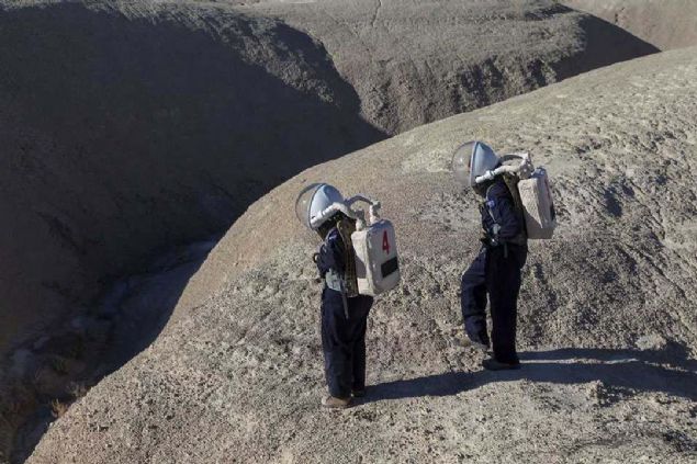 ABD'de Utah eyaletinde Hanksville şehri yakınlarındaki San Rafael Swell'de bulunan Mars Çöl Araştırma İstasyonu (MDRS), Mars Topluluğu tarafından inşa edilen ve yönetilen dünyadaki dört benzetilmiş Mars yaşam alanından ikincisi.