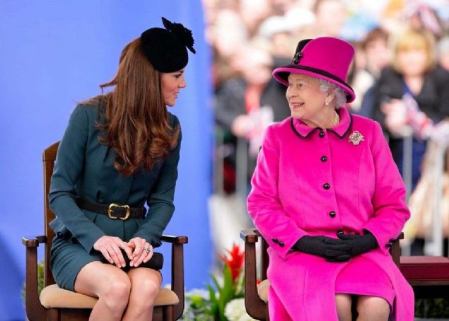Kraliçe Elizabeth, bu akşam NATO liderleri için Buckingham Sarayı'nda bir resepsiyon verecek. <br><br> Kate Middleton Kraliçe'nin yanında ev sahibi olarak hazır bulunurken, Meghan Markle resepsiyona katılmayacak.
