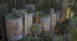 Eski �imento fabrikas�n� malikaneye �evirdi