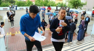 Sınava alınmayınca gözyaşlarına boğuldu, nedeni şaşırttı