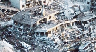17 bin 480 kişi hayatını kaybetti! Felaket günü o fotoğraflar hala hafızalarda