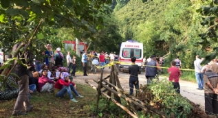 Sakarya'da işçileri taşıyan traktör devrildi