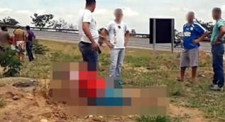 Kadının karnını keserek bebeğini çaldılar