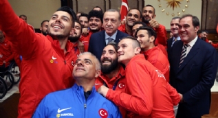 Ampute Futbol ile Tekerlekli Sandalye Basketbol A Milli Takımı Cumhurbaşkanı'nın misafiriydi