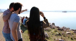 Suların yükseldiği gölün ilk konukları geldi
