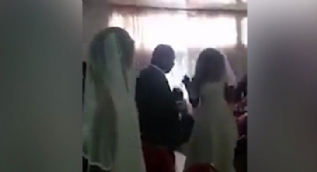 Gelinlik giyip sevgilisinin düğününü bastı
