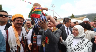 Başbakan Yörüklerle bir araya geldi