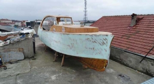 Milyonluk tekneyi çatıda yapıyor!