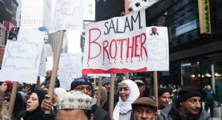 İslamofobi'ye karşı 'birlik' protestosu