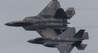 İşte F-35'leri 'it dalaşında' ezen F-22 Raptor