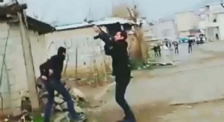 Hakkari'de silahını alan ateş açtı