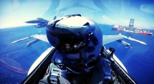Türk F-16'ları 'Yavuz'u selamladı