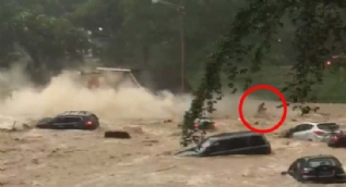 ABD'de sel hayatı felç etti