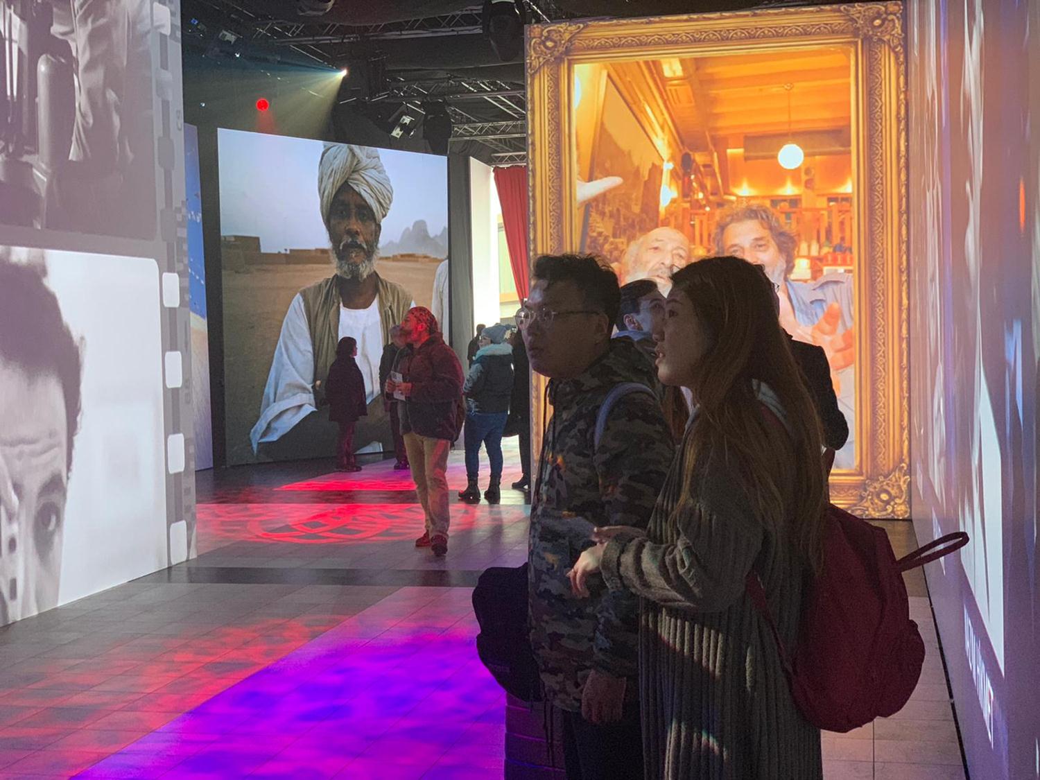 Foto�raflar�yla tarihe damga vuran sanat�� Ara G�ler'in an�s�na �leti�im Ba�kanl��� taraf�ndan haz�rlanan 'Ara G�ler Dijital Foto�raf Sergisi'nin kapan�� tarihi, yo�un ilgi nedeniyle bir hafta uzat�ld�.