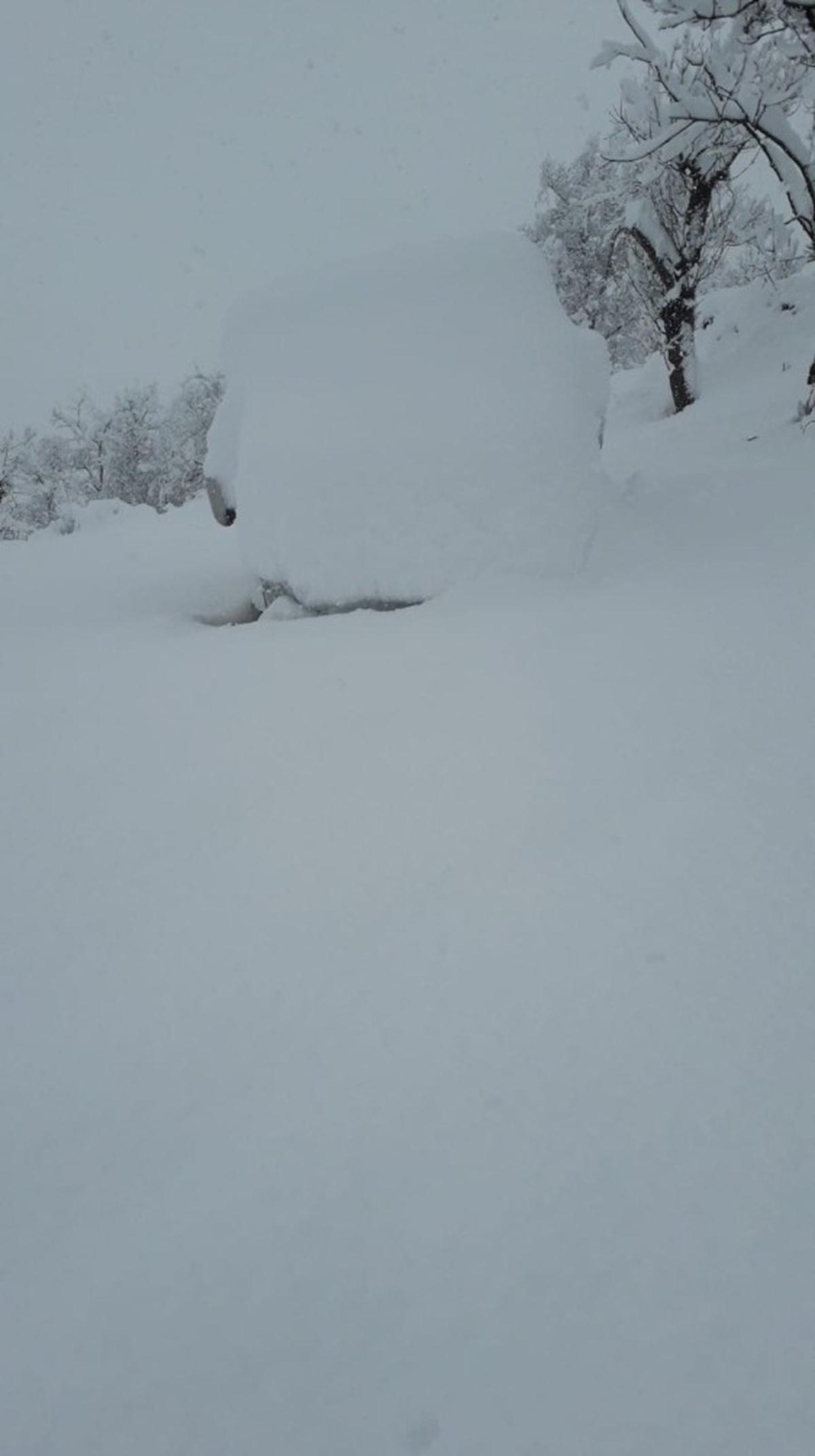 5 gn kar altnda kalan aracnn karlmasna sevinen Aduk, le zel dare ekiplerine teekkr etti.