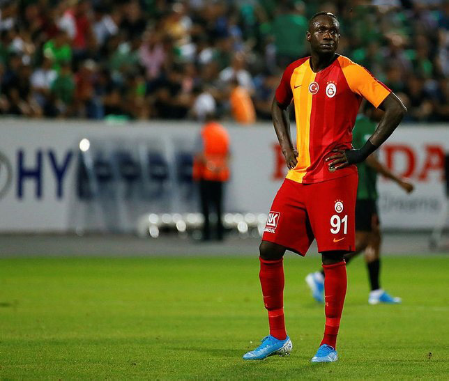                                                                 Mbaye Diagne - Galatasaray - 13 Milyon Euro <br><br> Kas�mpa�a'da ilk yar�da att��� 20 golle dikkatleri �zerine �eken Diagne, �ampiyonluk yar���nda olan Galatasaray'a rekor bir bonservis bedeliyle transfer olmu�tu. Senegalli oyuncu Galatasaray'da ��kt��� 12 S�per Lig ma��nda 10 gol att�. Diagne, Galatasaray'�n �aykur Rizespor'u 3-2 yendi�i ma�ta tak�m�n�n 2 gol�n� at�p �ampiyonlukta b�y�k bir katk� sa�lam��t�.  <br><br> (Fotoma�)                                                     