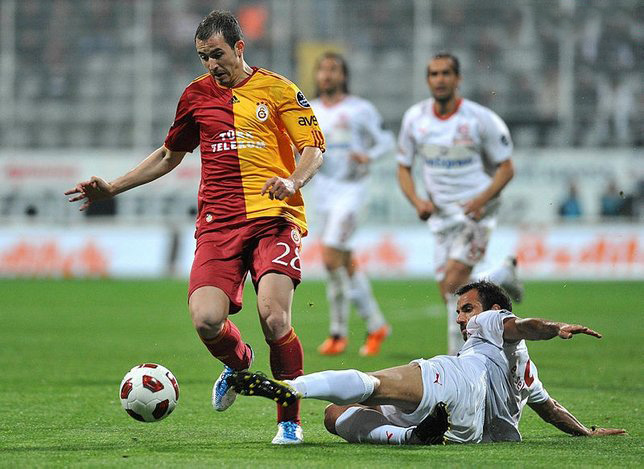                                                                 Bogdan Stancu - Galatasaray - 5 Milyon Euro <br><br> �lkemizde �u an Gen�lerbirli�i formas� giyen Rumen futbolcu Stancu, 2010-2011 transfer d�neminde Romanya Ligi tak�mlar�ndan Steaua B�kre�'ten Galatasaray'a transfer olmu�tu. Galatasaray'da ��kt��� 14 S�per Lig ma��nda 2 gol atan Stancu, Galatasaray'da hayal k�r�kl��� ya�atm��t�.                                                       