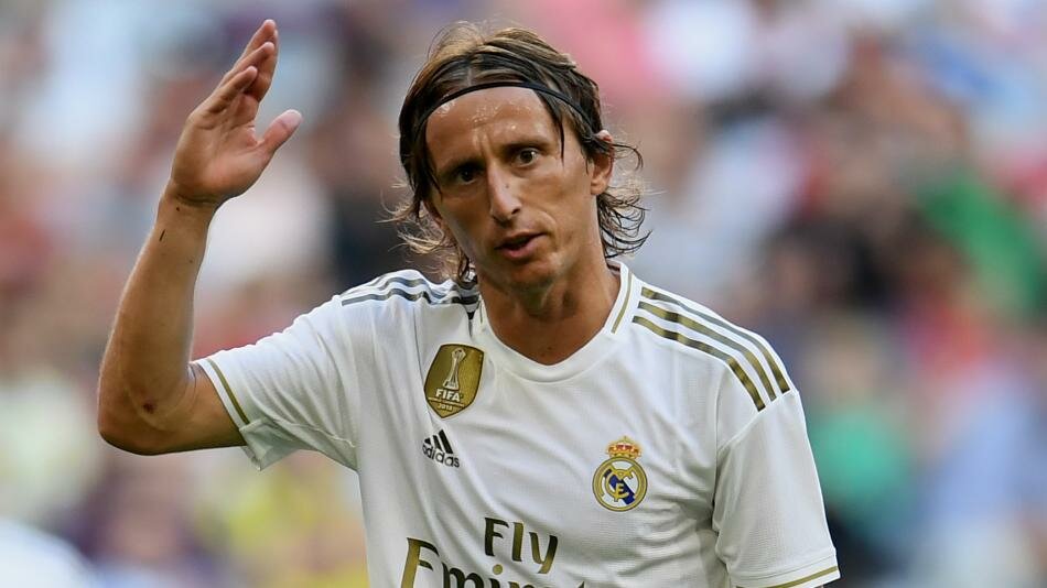                                                                 LUKA MODRIC - REAL MADRID <br><br> ORTA SAHA - OYUN KURUCU                                                       