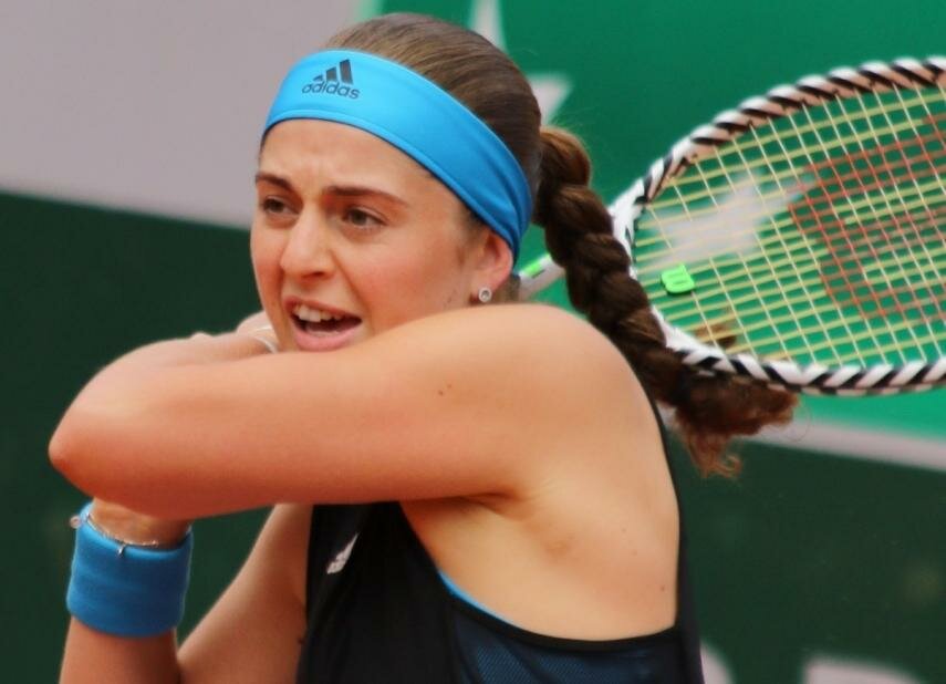                                                                 JELENA OSTAPENKO<br><br> Hen�z 22 ya��nda olan Ostapenko, 20 ya��ndayken Roland Garros'u kazanmay� ba�arm��t�. Teklerde ba�ar�s�na g�lge d��m�� olsa da, Winbledon'da �iftlerde final yapma ba�ar�s� g�sterdi.                                                     