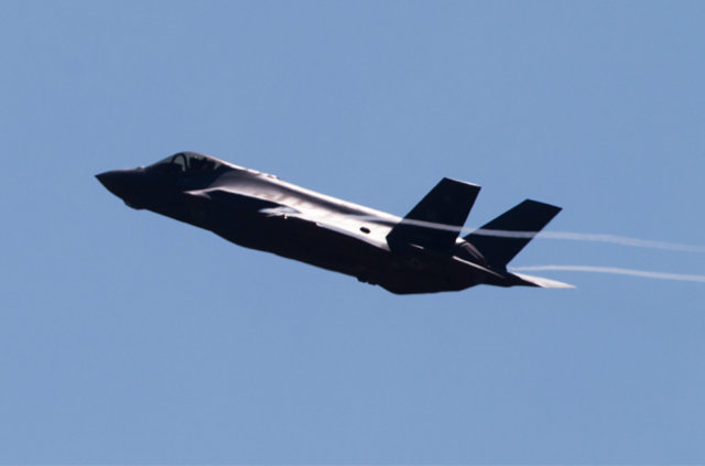 Kuntz, 15 ila 20 tedarikinin Savunma Szleme Denetim Ajans tarafndan dkm ve dvme dhil olmak zere birok paray kapsayan incelemeye dhil edildiini syledi. 