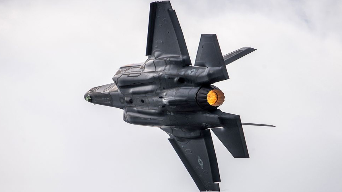 Ykl arl 22 bin 470, azami kalk arl 31 bin 800 kilogram olan uak, 1,6+ mach (saatte bin 932 kilometre) azami hza, 60 bin feet (18 bin 288 metre) azami irtifaya kabiliyor.  .