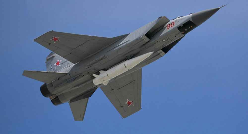 Rusya'n�n en yeni, havadan f�rlat�lan hipersonik f�zesi Kinjal'�n (Han�er) da dahil ate�lenen baz� silahlara ait g�r�nt�ler Rusya Savunma Bakanl��� taraf�ndan payla��ld�. 