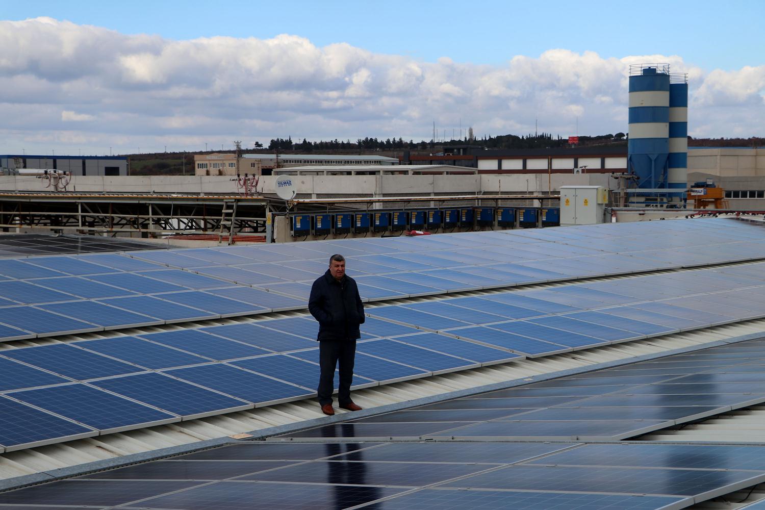 Devlet ile 10 y�ll�k bir s�zle�memiz var. 10 y�l boyunca �at�da g�ne�ten �retti�im elektri�i devlet 13 Cent�ten almaya devam edecek.