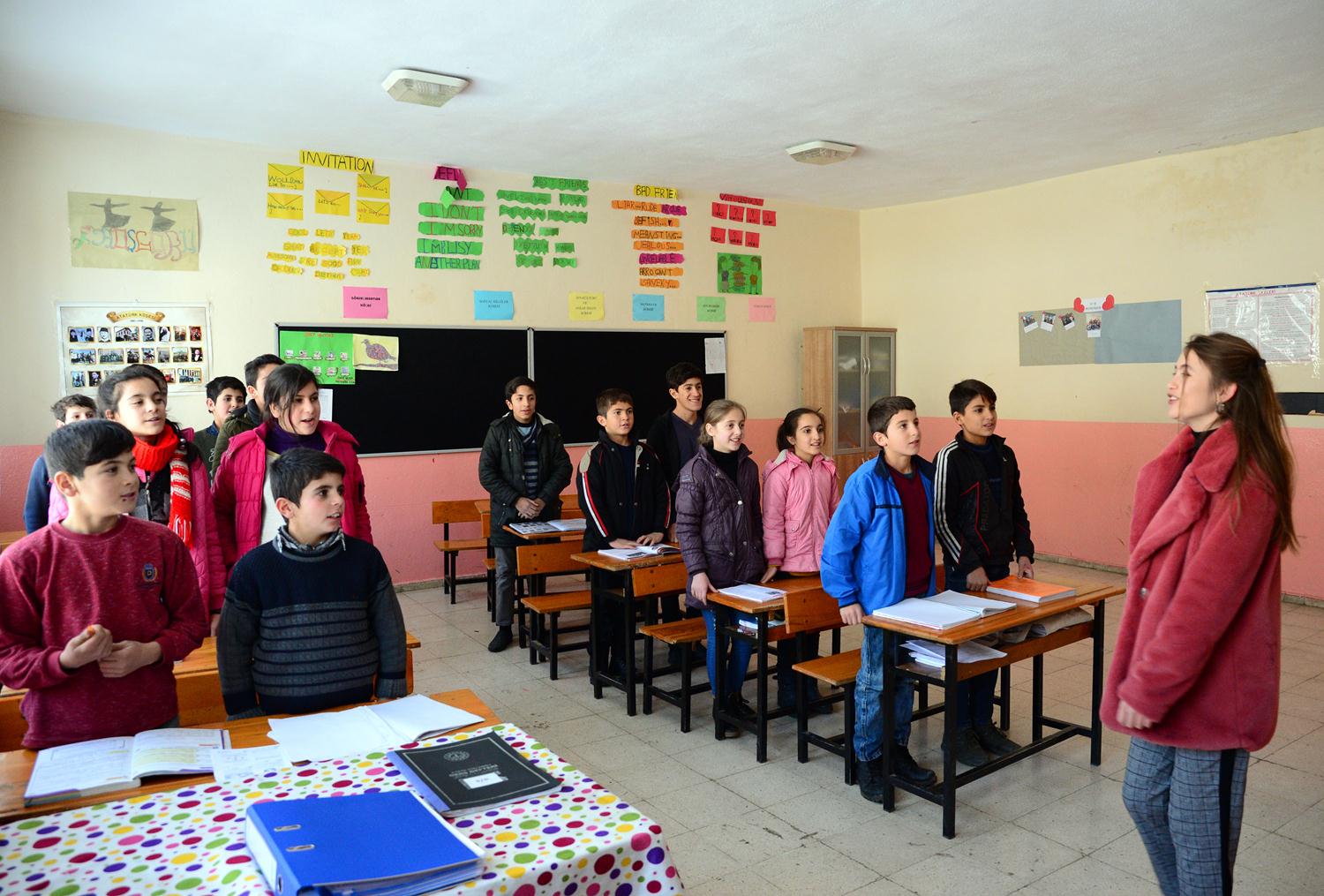 - "Bazen gömlekleri ve pantolonlar sökülüyor, onlar dikiyorum"  ki hafta önce örencilerle düzenledikleri bisiklet turunda çok elendiklerini anlatan Uyar, öyle devam etti: