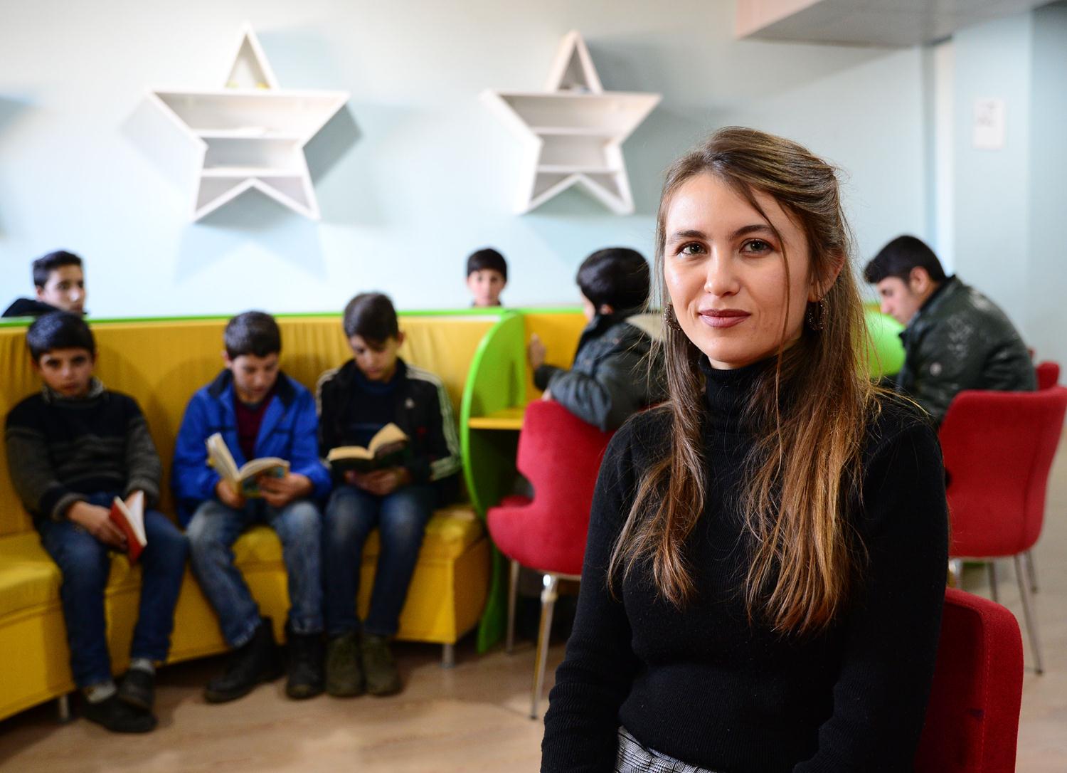 "Öretmenimizin çocuklarmza ders d saatlerde rehberlik yapmas, dil öretmesi ve dier problemleriyle birebir ilgilenmesi, bir farkndalk oluturdu. Öretmenimizin çalmalarn yakndan takip ediyoruz. 