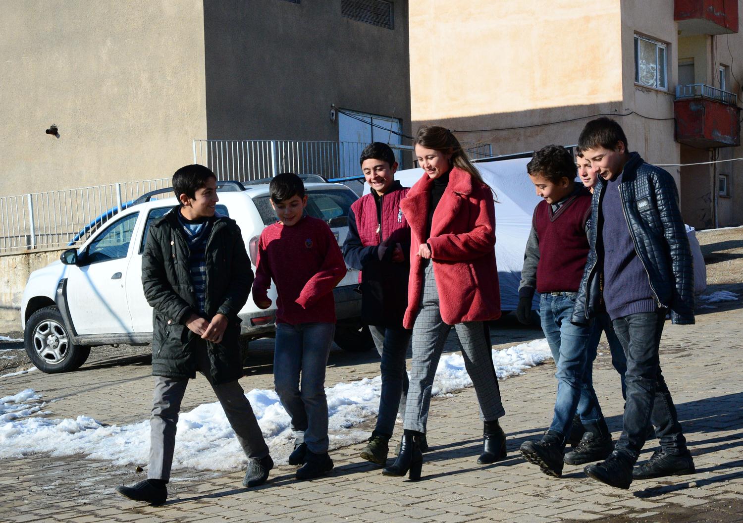 Bunlar sayesinde örencilerin kendilerini evde gibi hissettiini aktaran Uyar, "Burada mutluyuz. Bazlarnn ablas bazlarnn da annesi gibiyim. Güzel bir aileyiz." dedi.
