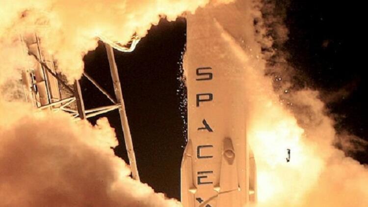                                                                 Starlink, uydular arac�l��� ile yüksek internet h�z� sa�lamay� amaçlayan bir proje. Dünya'n�n etraf�na dizilecek uydular sayesinde internet h�z�n� artt�rmak ve eri�imin k�s�tl� oldu�u bölgelerdeki s�k�nt�y� gidermek üzerine planland�.                                                     