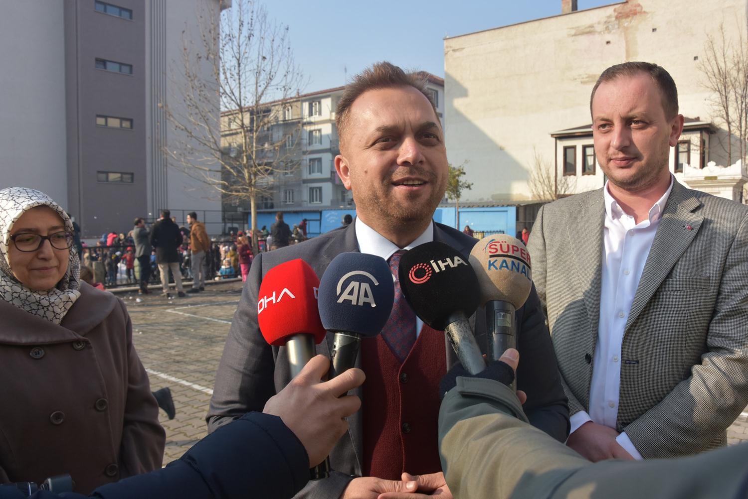 �negöl Belediye Ba�kan Yard�mc�s� R�dvan Kocaa�a, ö�rencilerin iste�ini yerine getirmekten dolay� mutlu olduklar�n� söyledi. 