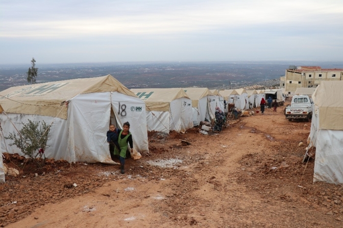dlibin Güney krsalndaki Mahret El-Numan ve çevresindeki youn bombardman ve saldrlar nedeniyle 20 Aralk 2019dan bu yana göç eden insanlar için dlib ehir merkezine 15 kilometre mesafede bulunan Harbedü bölgesinde 314 adet çadr kuruldu.