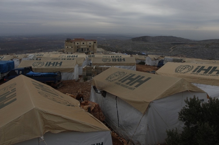 Her koula ramen eitim çalmalarnn sürdüünü dile getiren Selim Tosun, Harbedü bölgesinde kurmu olduumuz bu kamp alan içerisinde ayn zamanda derme çatma bir çadr içerisinde eitim çalmalar da devam ediyor.