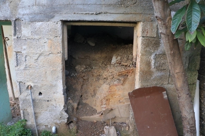 Refik Harput isimli mahalle sakini ise sokakta yaayan kimsenin kalmadn ve evlerin boaltldn belirterek, sokan sessizlie büründüünü söyledi. 