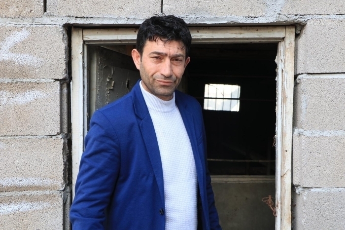 Kaz yaplan evlerden birinin mülk sahibi Ali Atasever, yaplan kazdan sonra evlerinin turistik bir mekana dönütüünü belirterek, "Buras aktif bir yerdi kazdan önce. Sonra oturulamaz hale geldi. Kazdan önce ailem, çocuklarm ve komular burada yayordu ancak bizden baka kimse kalmad. imdi en az haftada bir gün birileri gelip burada fotoraf çekiliyor. Herkes kendini bizim yerimize koysun. Buras turistik bir yer deil" diye konutu.