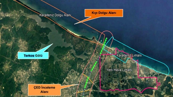                                                                 Gerçek: Terkos Gölünde olabilecek deiimlerin olumsuz etkilerini incelemek üzere; Kanal güzergah boyunca muhtelif lokasyonlarda açlan 8 pompaj ve 17 gözlem kuyusu kullanlarak saha testleri yapld. Terkosun suyunun stanbul Kanaln ak engelleyecek szdrmazlk duvar sistemi kurulacak. <br><br> (Yeniakit)                                                        