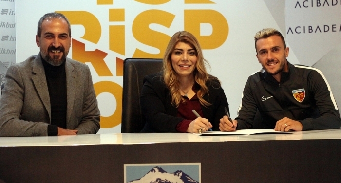 26. Custavo Campanharo (Orta saha) - Hes Kablo Kayserispor<br><br> Hes Kablo Kayserispor, 27 yandaki Brezilya ekibi Chapecoense`den merkez orta saha oyuncusu Custavo Campanharo`yu 1,5 yllna kadrosuna katt.