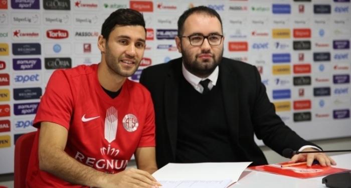 31. Veysel Sar (Stoper) - Antalyaspor<br><br> Antalyaspor, Kasmpaa`dan ayrlan 31 yandaki savunma oyuncusu Veysel Sar`y renklerine balad.