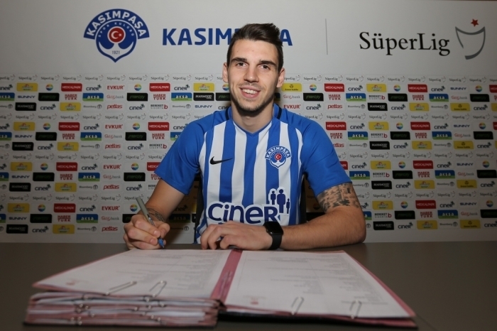 32. Zvonimir Sarlija - Kasmpaa<br><br> Süper Lig ekiplerinden Kasmpaa, CSKA Moskova formas giyen Hrvat stoper Zvonimir Sarlija ile anlamaya vardn açklad.