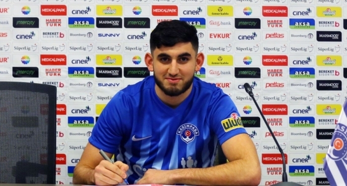 17. Doucan Haspolat (Orta Saha) - Kasmpaa<br><br> Kasmpaa, orta sahada görev yapan 19 yandaki Doucan Haspolat` 3,5 yllna kadrosuna katt.